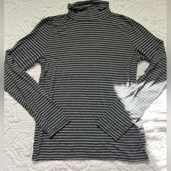 A&E Soft & Sexy Gray Striped Turtleneck Size Medium - Picture 1 of 2